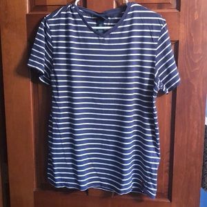 Stripped shirt sleeve shirt